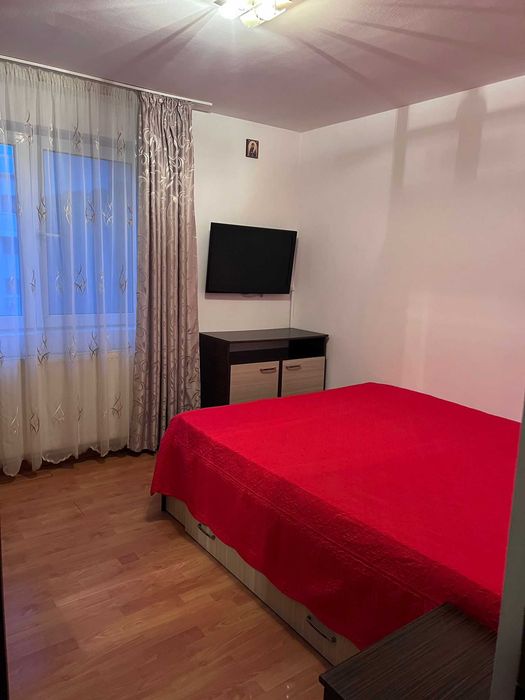 Închiriez apartament 2 camere , zona Sud.