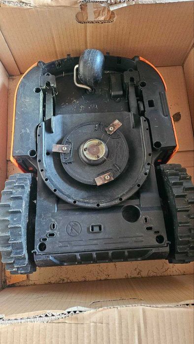 Косачка-робот WORX LANDROID WR130E 300 м2