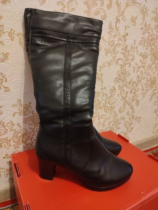 Женские сапожки..