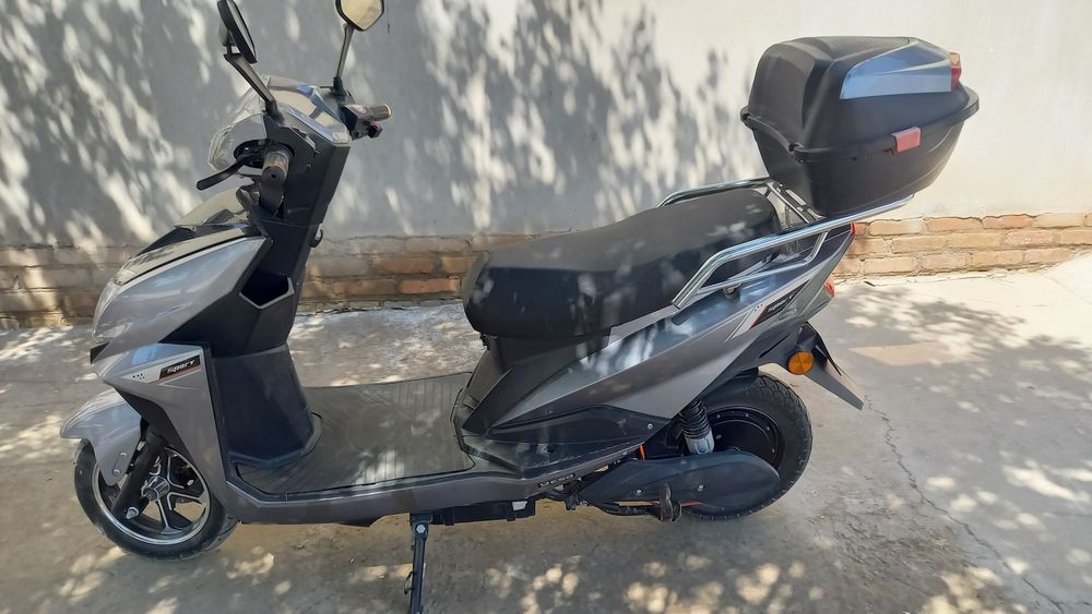 Elektro skuter sotiladi