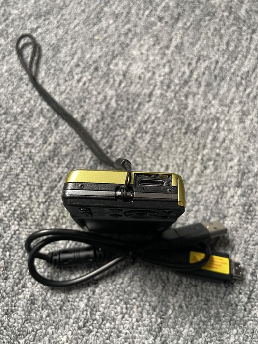 Aparat Foto Digital SAMSUNG ST30 10MP CCD 16GB Point and Shoot Camera