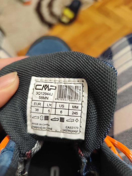 Продавам детски боти CMP номер 38