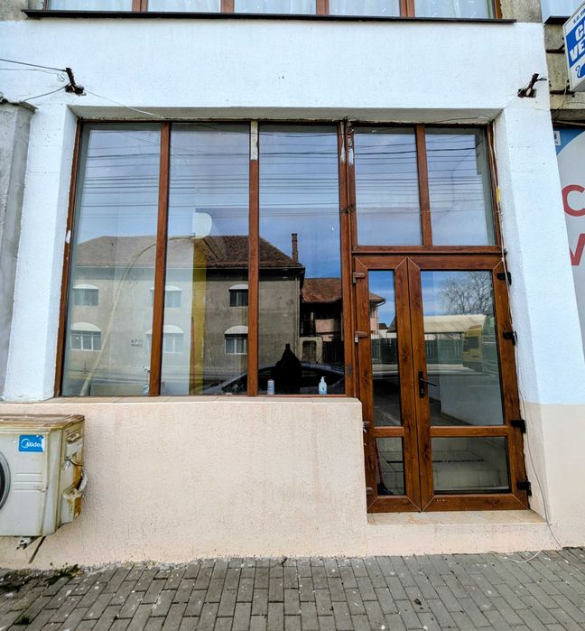 De inchiriat SPATIU COMERCIAL 65 mp Ghimbav, DN1