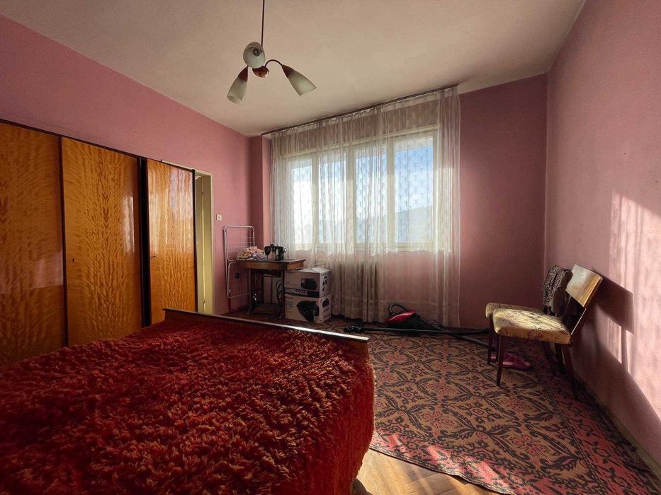 Двустаен апартамент в кв. Голо Бърдо