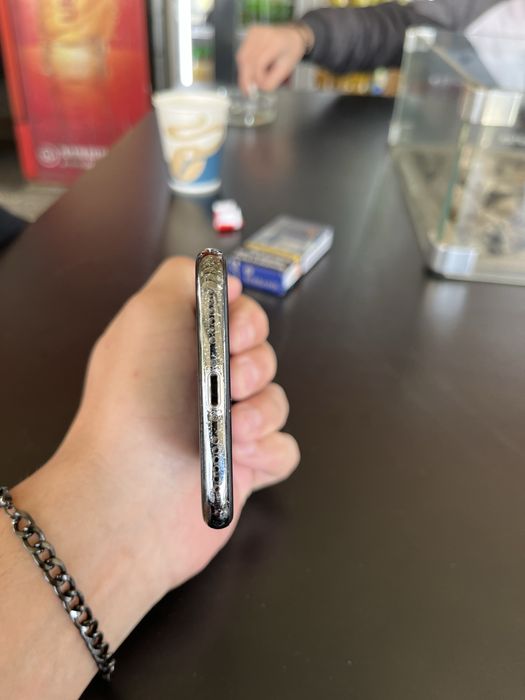 Vand iPhone X fisurat