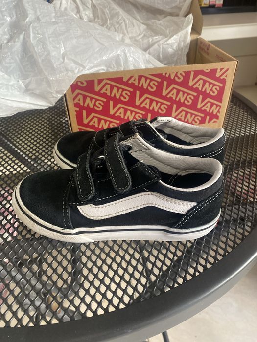 Детски кецове converse в оригиналната им кутия