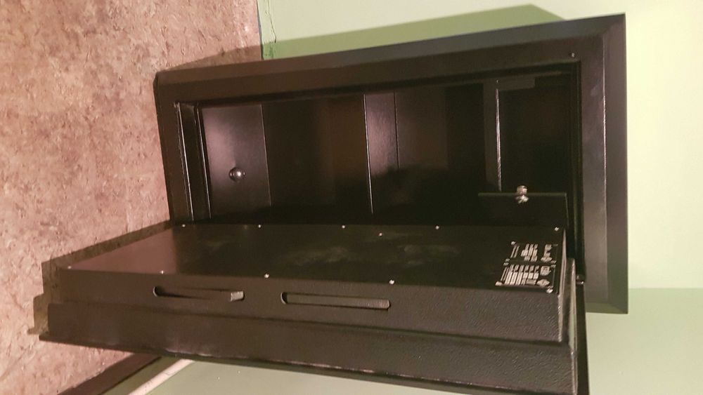 Сейф  ВМ6002   Сейф VALBERG FRS 49EL (new)    Сейф KARAT ASK-67-T