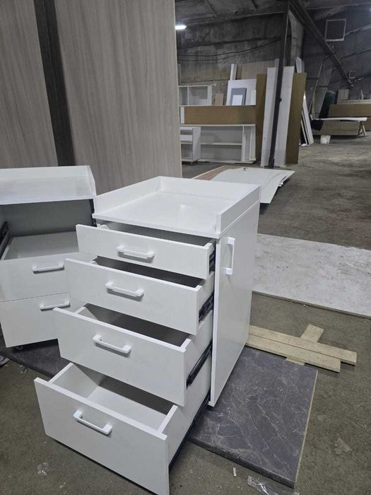 Продам медицинские тумбы