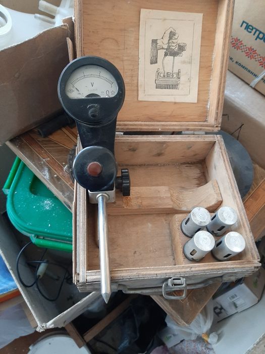 Акумуляторный пробник.Вольтметр.