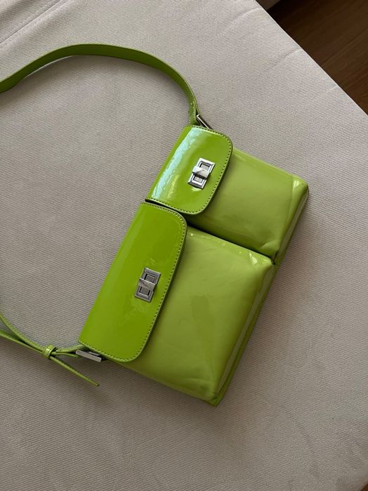 Дамска чанта по модел на By far