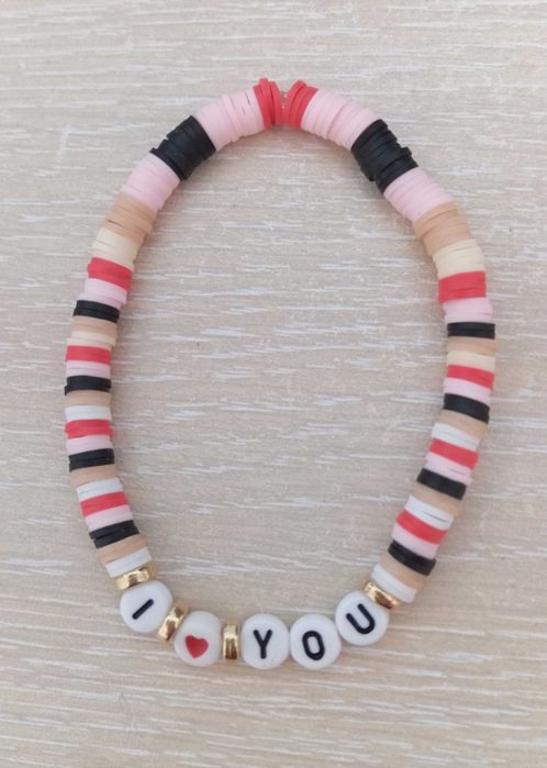 Продавам ръчно изработени гривни