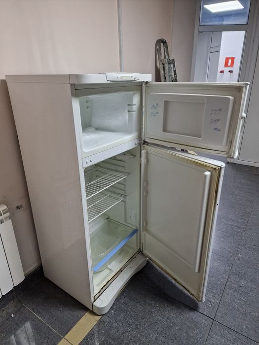 Холодильник Indesit