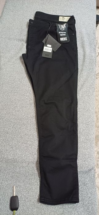 Vand blugi Diesel originali,bărbătești,noi