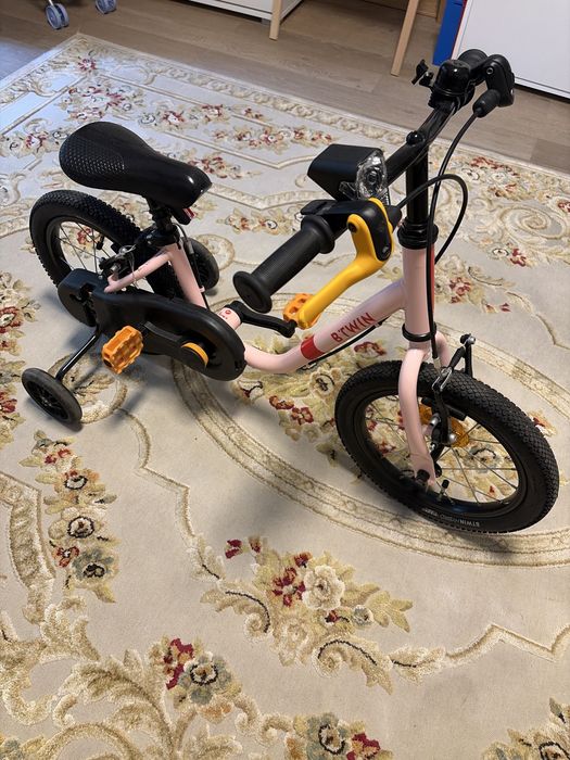 Bicicleta roz pentru copii