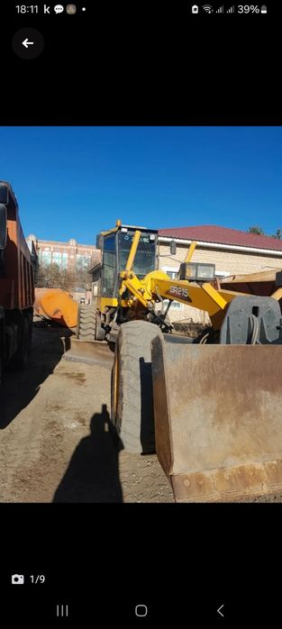 Продам автогрейдер XCMG  215