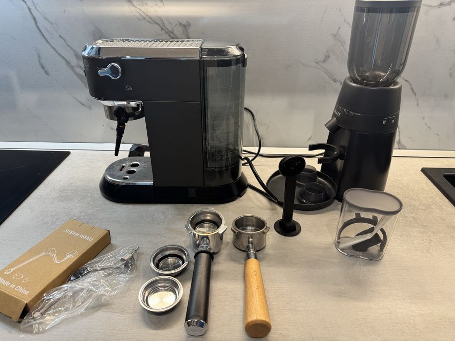 Delonghi Dedica si Rasnita Graef CM702