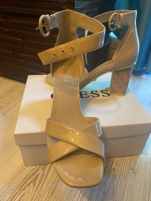 Сандали Guess 38 размер