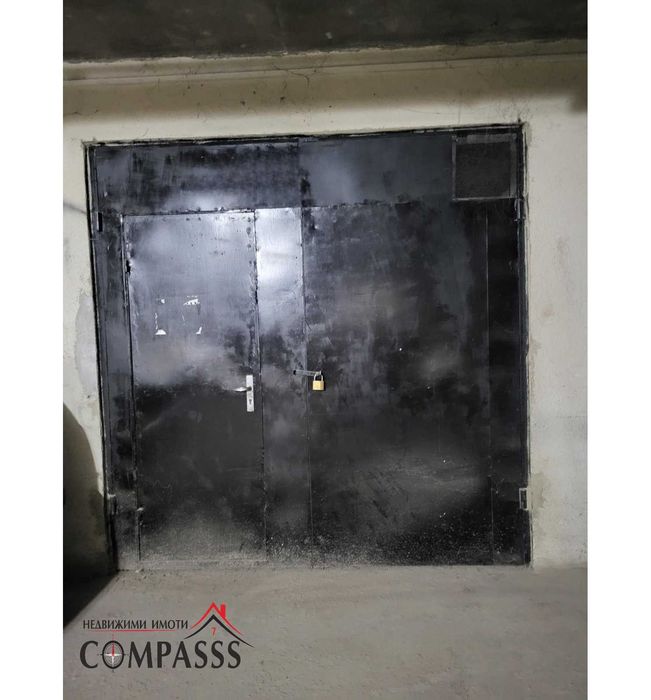 Продава се Гараж / Паркомясто в Добрич, Автогара - 16 кв.м за 733 €/кв.м - Снимка #3