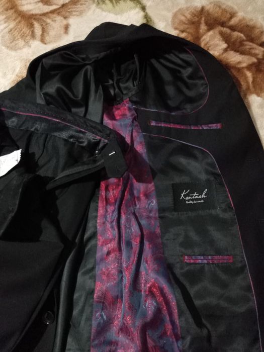 Продам отличный турецкий костюм,