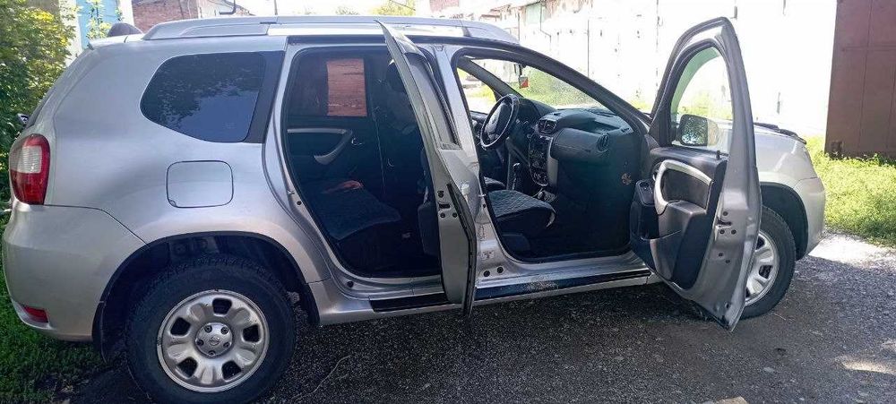 Автомобиль Nissan Terrano