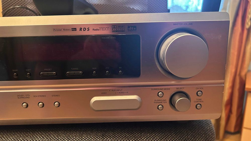 Amplificator Denon AVR 1404, ca nou, telecomanda originala