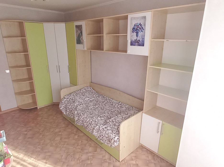 ПРОДАМ гарнитур в спальню/детскую