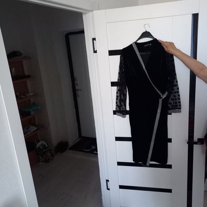 Продам платья разные
