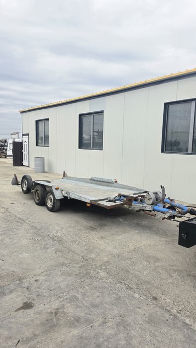 Trailer pentru tractat autoturisme