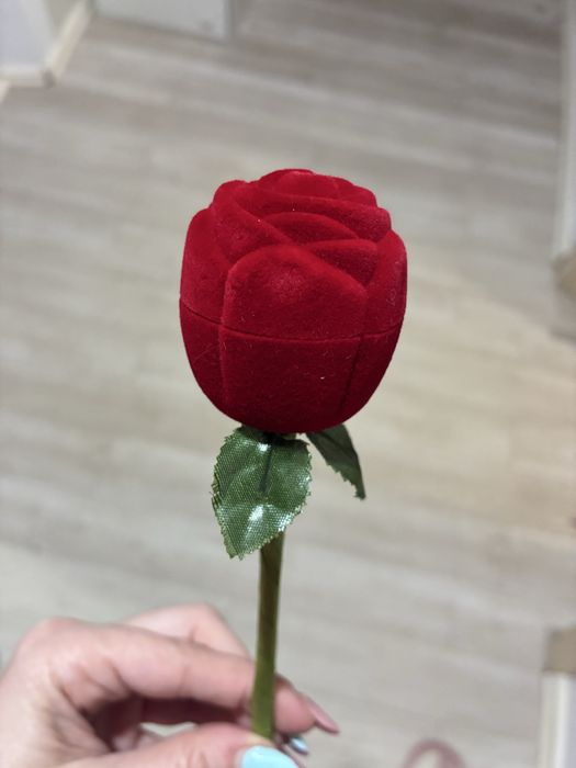 Cutie de bijuterii inel - forma trandafir