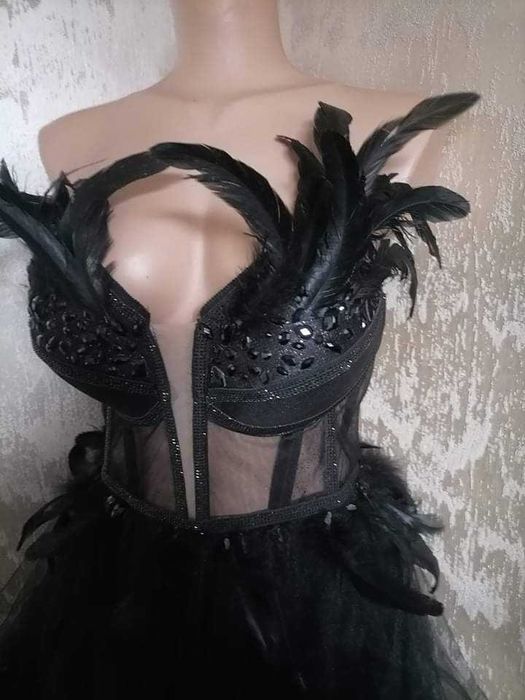 Бутикова бална рокля с пера Л /ХЛ размер