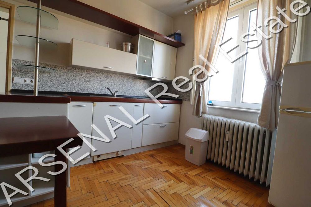 Дава се под наем Тристаен апартамент в София, Център - 90 кв.м за 700 € - Снимка #1