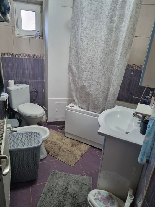 Inchiriez apartament 3 camere 70m²