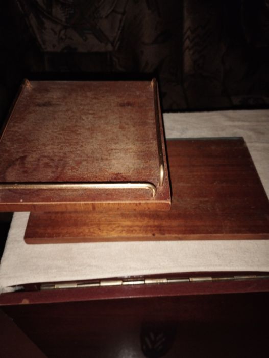 Полка угловая металлическая