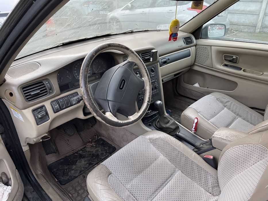 Dezmembrez Volvo V70 2.5 20v 1998