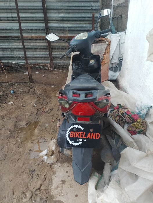 Skyter sotiladi rangi kizil , ychta kaskasi bilan,