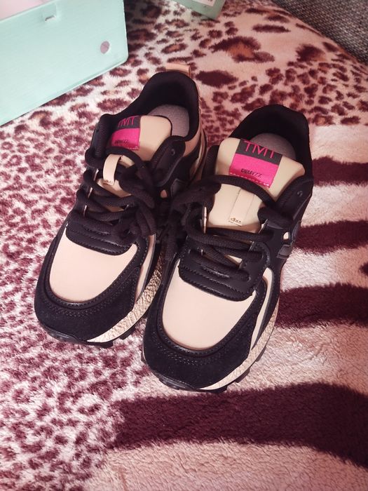 Кросовки новые за 10 000