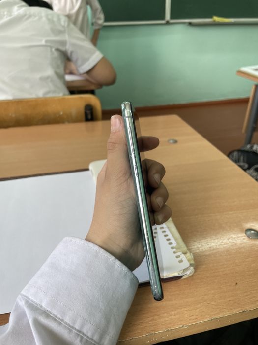 Телефон самсунг с10е