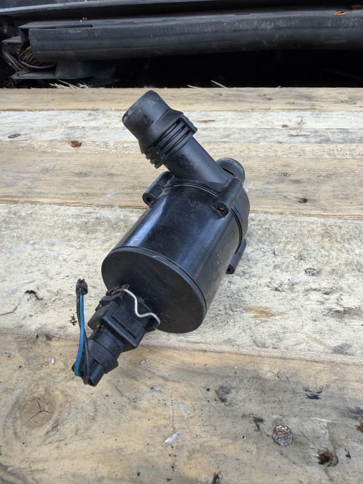 Допълнителна водна помпа парно за BMW E39 E46 E53 / Range Rover L322 – 6904541 / 7.02078.13