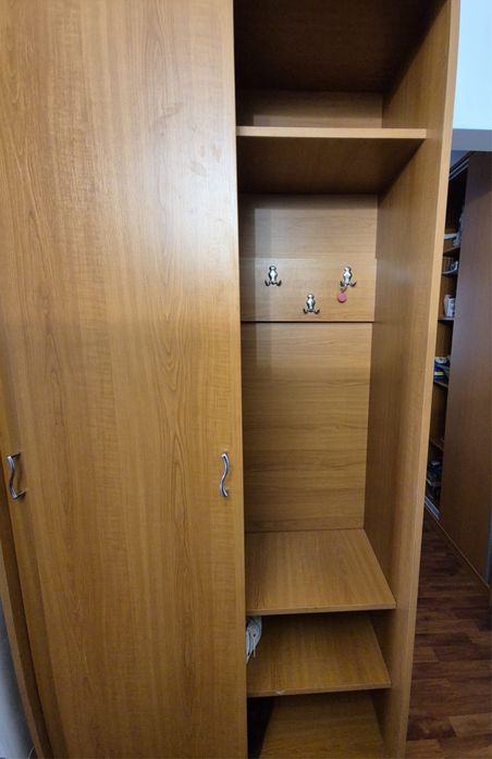 Dulap cu uși glisante