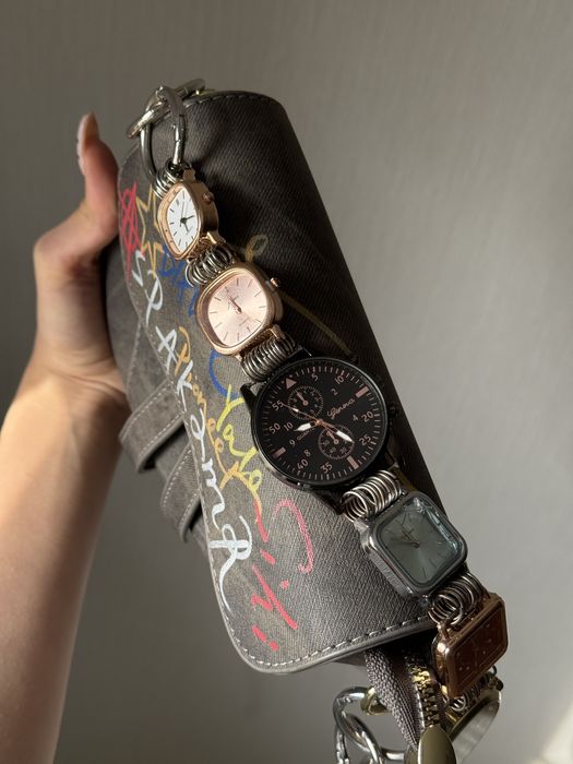 Сумка с необычным ремешком