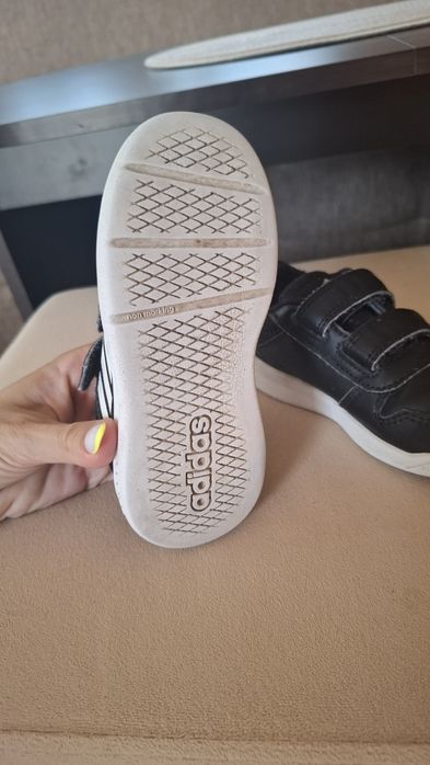 Продавам маратонки на Адидас/ Adidas за момче - 25 и 28 номер