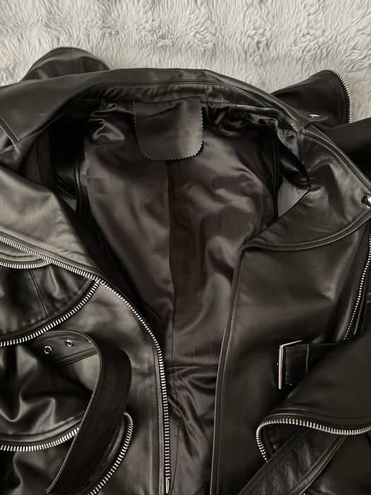 Кожанная черная жилетка