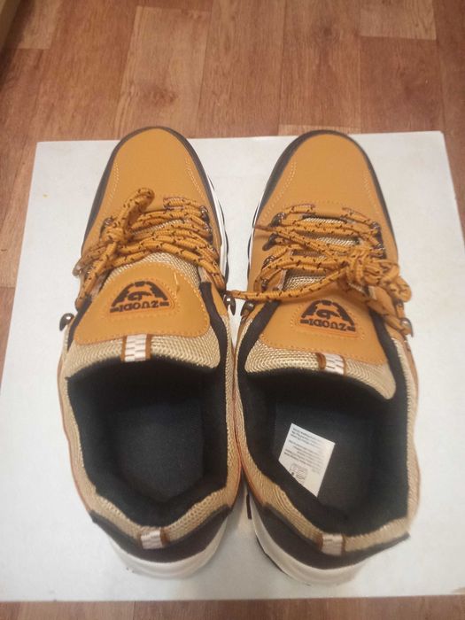 Кроссовки трекинговые