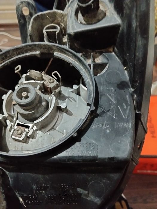 Продам фару Toyota