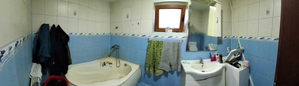 Casa P+M construita intr-o oaza de verdeata , departe de zgomotul orasului