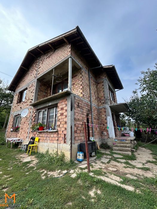 Двуетажна къща за продажба - село Боазът