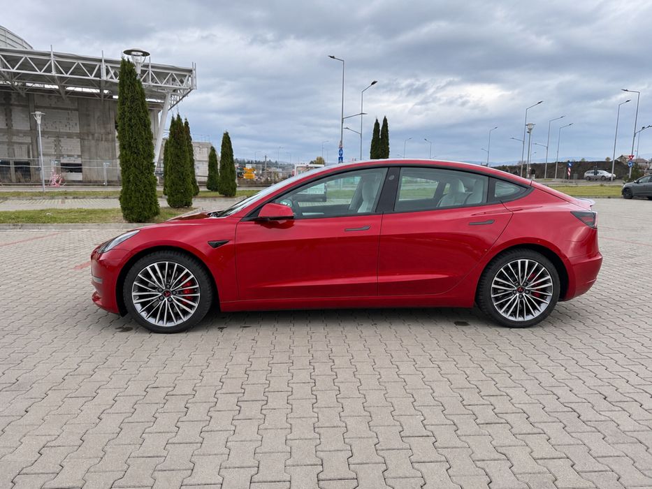 TESLA Model 3 2023 — imagine 2