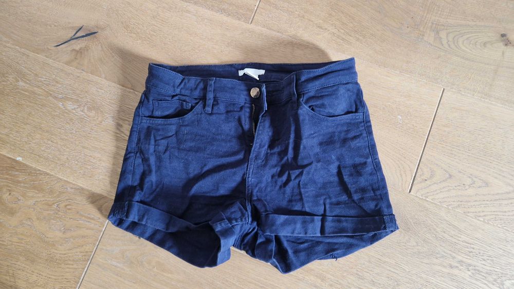 Vand pantaloni scurti HM