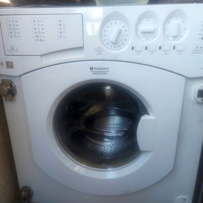 Пералня за вграждане Ariston AWM129