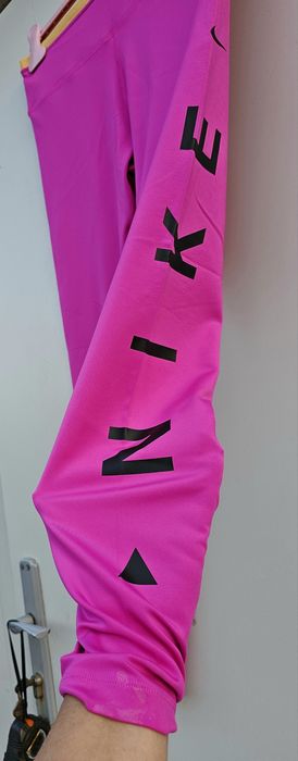 Nike оригинален дамски клин нов Л размер